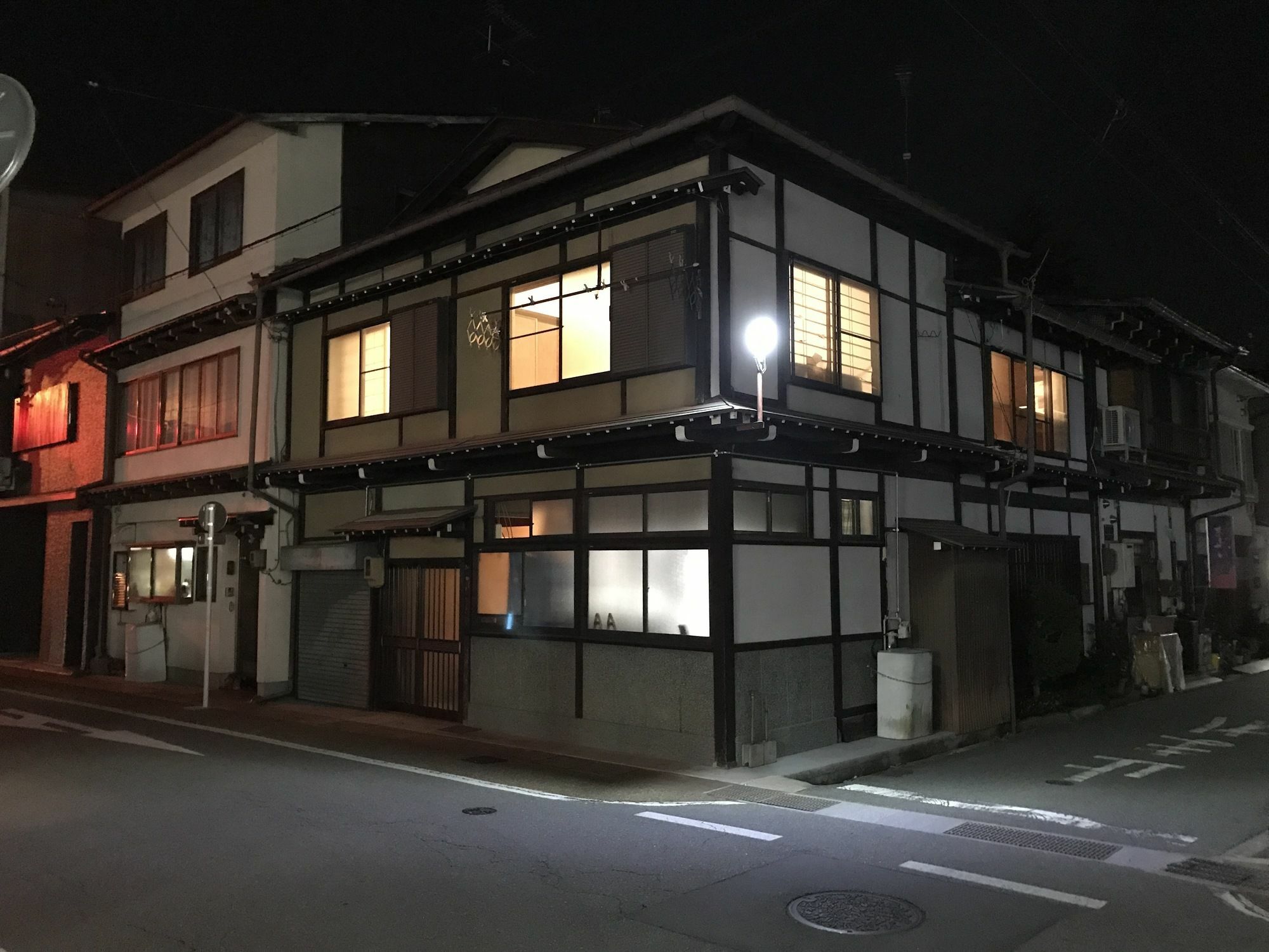 Guesthouse Daruma Takayama  Eksteriør billede